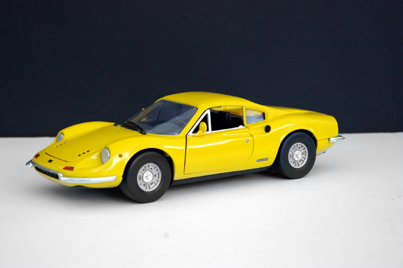 FERRARI 246 GT DINO 1/18 ANSON 1972