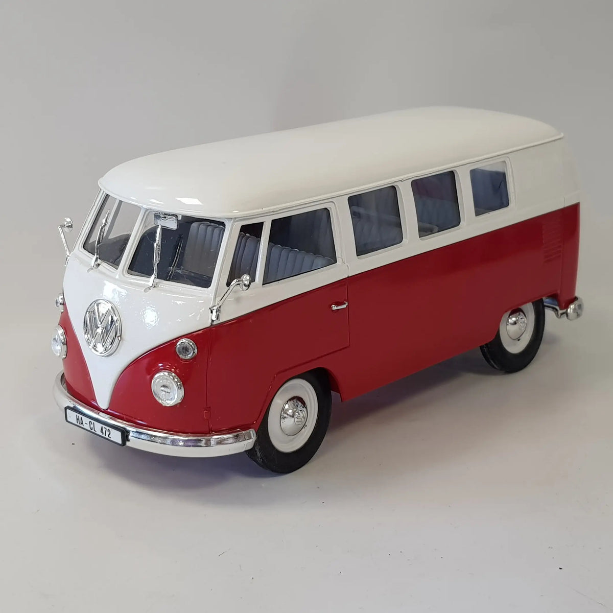 COMBI ROUGE ET BLANC 1966 SOLIDO 1/19 12 FENETRE (MANQUE UN RETRO A DROITE)