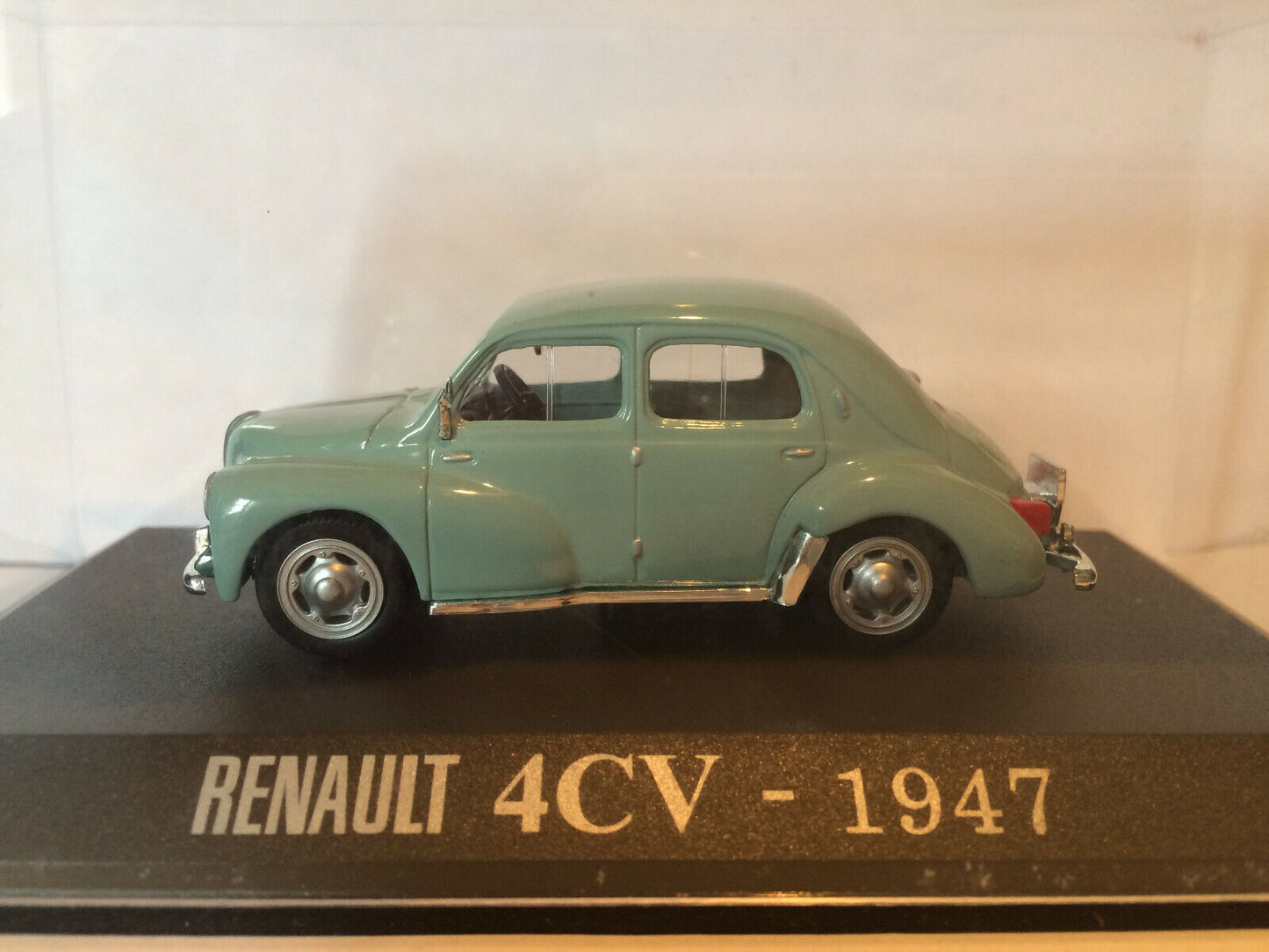 RENAULT 4CV 1947 1/43