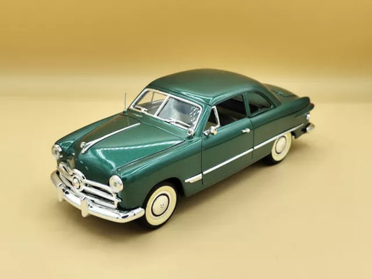 FORD BERLINE 1949 SOLIDO 1/18 AVEC CA PROTECTION EN PLASTIQUE DUR
