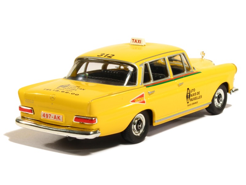 TAXI . MERCEDES 200D BRUXELLES / IXO / 1/43