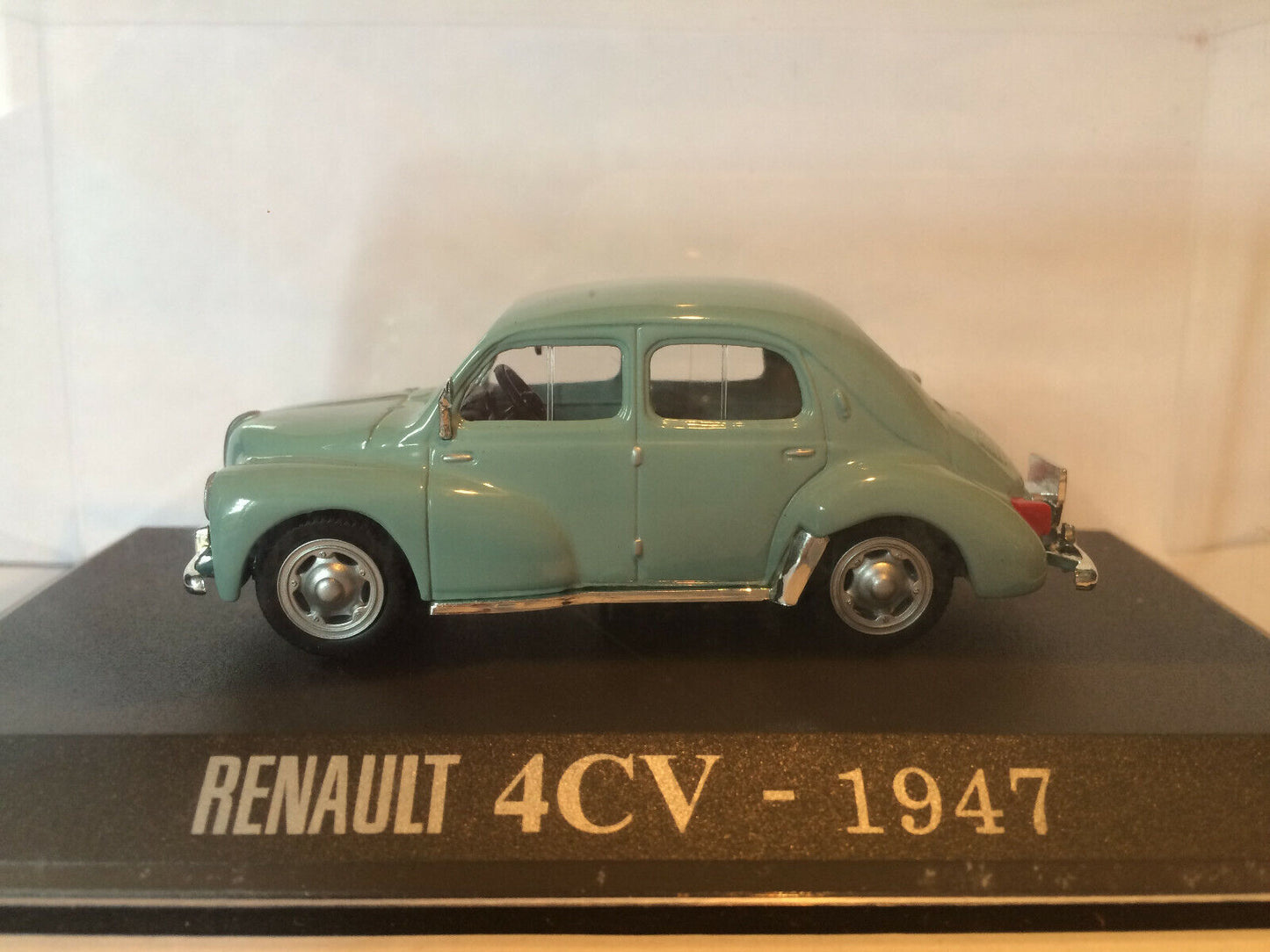 RENAULT 4CV  1947  1/43