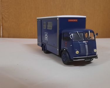 CAMION BERLIET GLA/GBL TRANSPORT DE CHEVAUX 1957 1/43