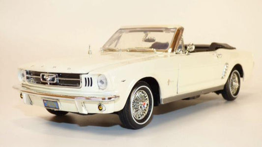 ford_mustang_1964_1-2_blanc_cabriolet