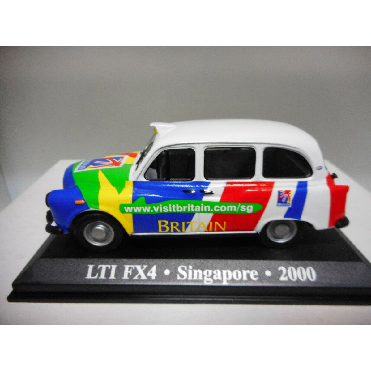 TAXI LTI FX4 SINGAPORE 2000 IXO 1/43