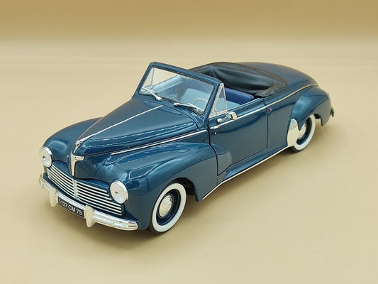 203 PEUGOET CABRIOLET 1954 1/18 SOLIDO AVEC CA PROYECTION EN PLASTIQUE DUR